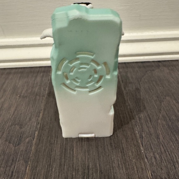 Polar Bear Figurine on Ice Chair - Refrigerator Deodorizer Baking Soda - Picture 3 of 4